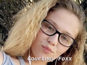 Courtney_Foxx