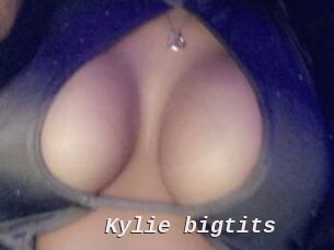 Kylie_bigtits