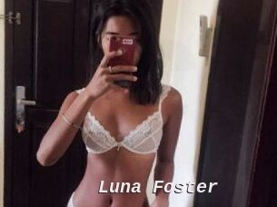 Luna_Foster