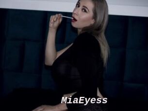 MiaEyess