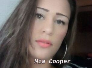 Mia_Cooper