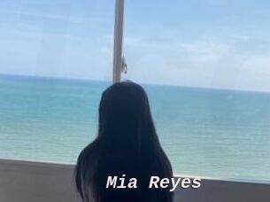 Mia_Reyes