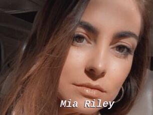 Mia_Riley