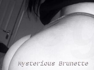 Mysterious_Brunette
