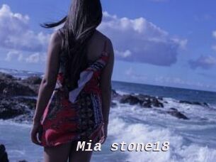 Mia_stone18