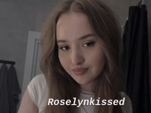 Roselynkissed