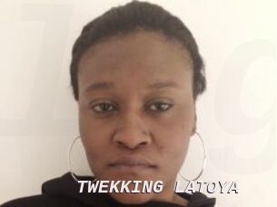 TWEKKING_LATOYA