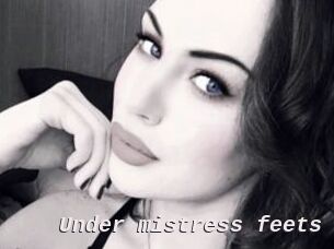 Under_mistress_feets