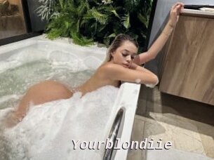 Yourblondiie
